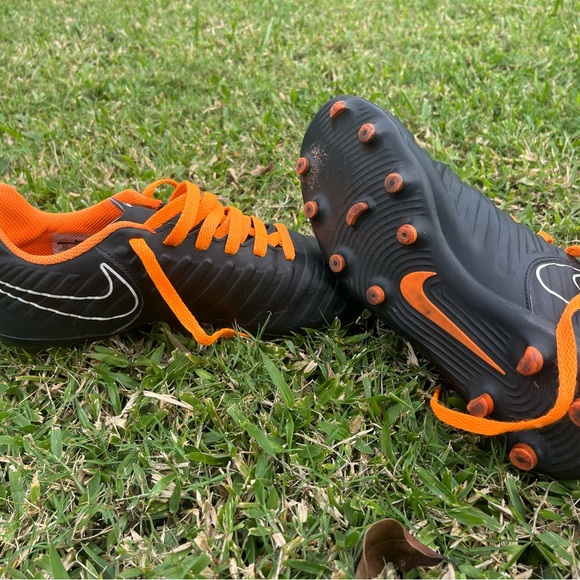 Nike Tiempo football/Soccer boots Size 6 orange Black kids or adult shoe - Picture 1 of 7